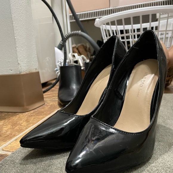 Wild Diva Black Leather Heels - Picture 5 of 9